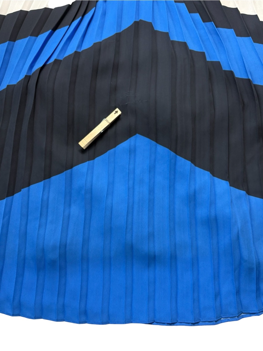 Banana Republic Pleated Chevron Midi Dress Vibrant Blue Size 4 *Flaw/Read - Picture 5 of 10